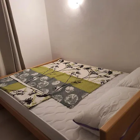 Varos And Separate Apartman
