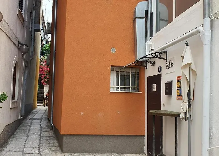 Apartman Varos And Separate *